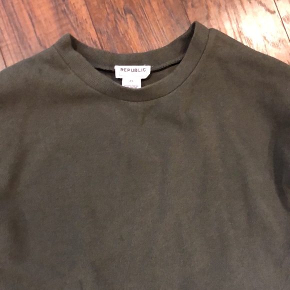 Banana republic olive green top - Picture 3 of 5